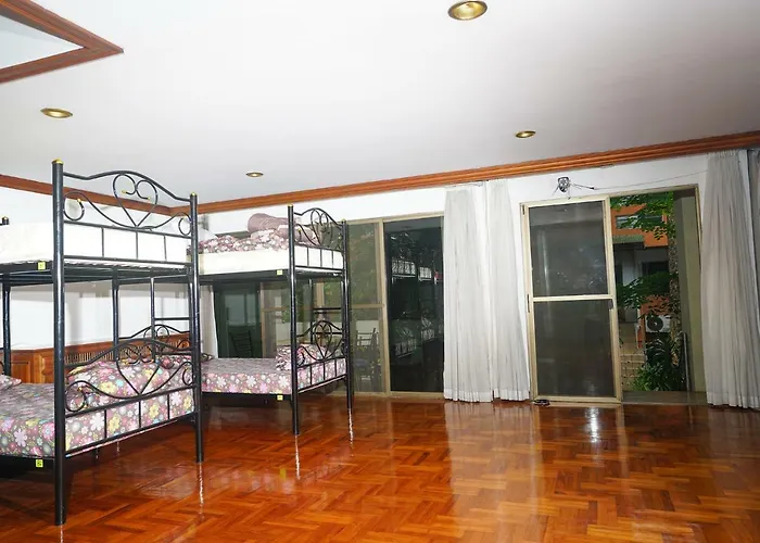 Bangkok Hot Hostel 旅馆