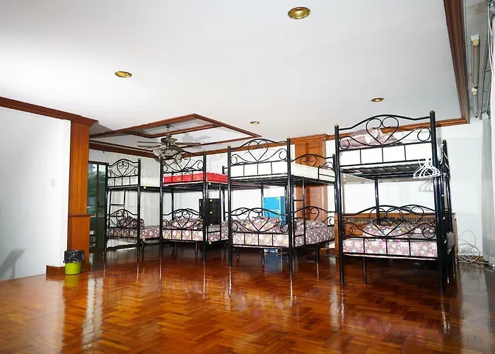 Bangkok Hot Hostel 旅馆