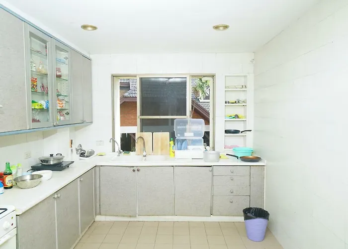 Bangkok Hot Hostel 旅馆 *