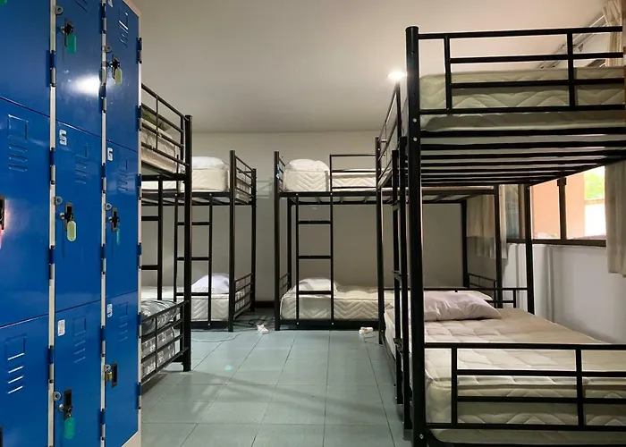 Bangkok Hot Hostel 旅馆