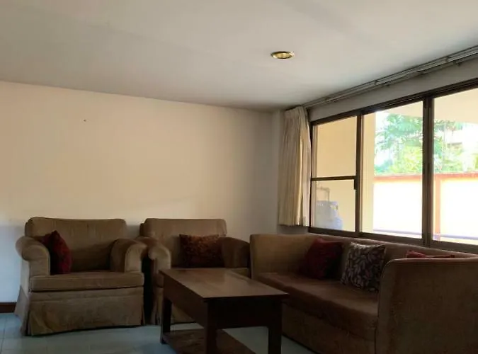 Bangkok Hot Hostel 旅馆